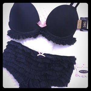 NWT Frilly Bra & Knickers | 34C, one size